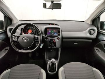 Car image 11