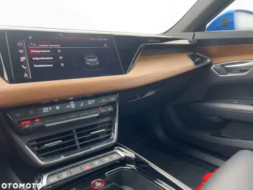 Car image 40