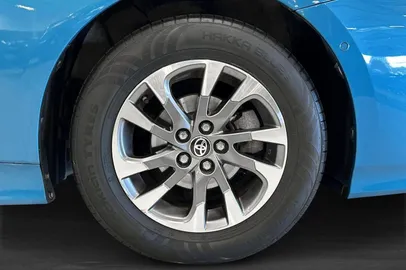 Car image 18