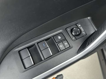 Car image 30