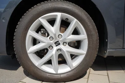 Car image 33