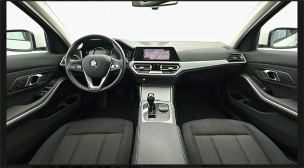 BMW 320i Touring 135 kW image number 4