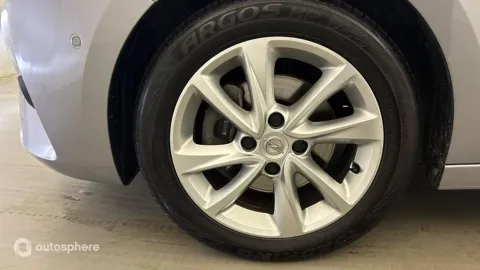 Car image 20