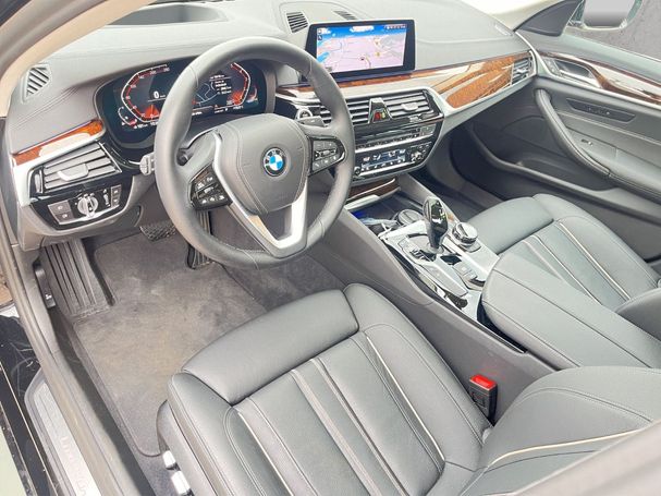 BMW 540i xDrive Luxury Line 250 kW image number 8