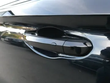 Car image 27