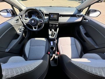 Car image 14