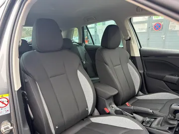 Car image 38