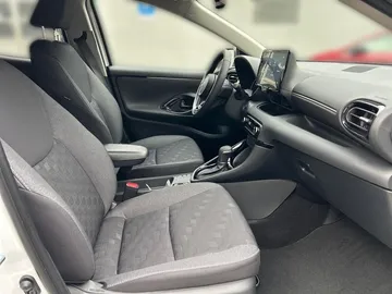 Car image 19