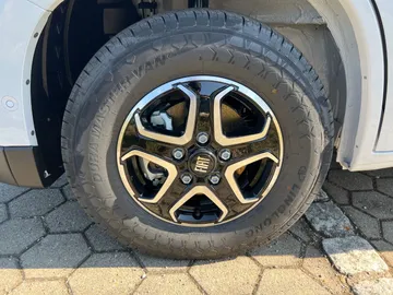 Car image 33