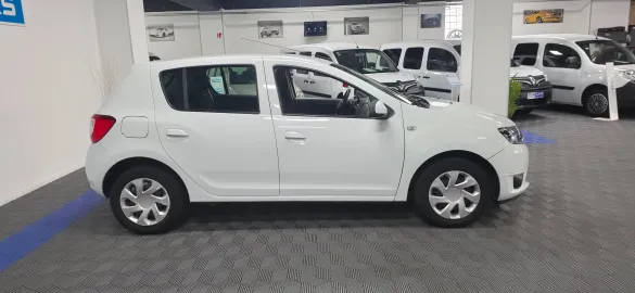 Car image 5