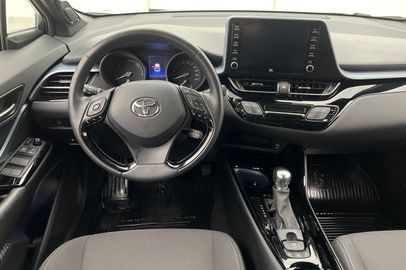 Car image 14