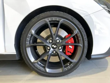 Car image 28