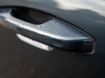 Car image 32