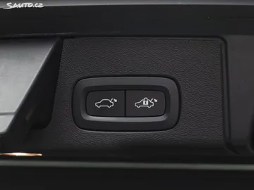 Car image 32