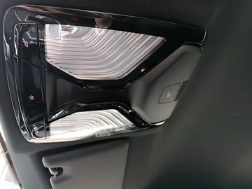 Car image 28
