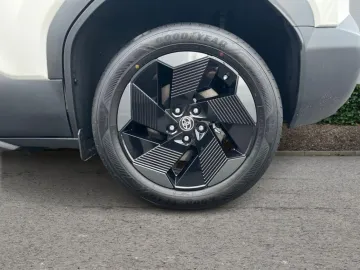 Car image 25