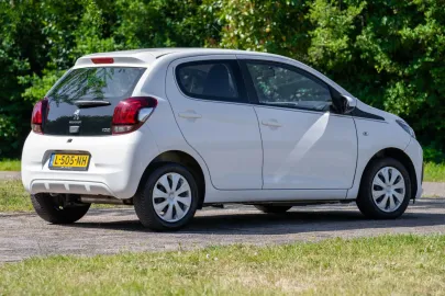 Car image 5