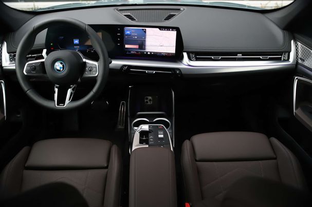 BMW iX1 eDrive20 M Sport 150 kW image number 10