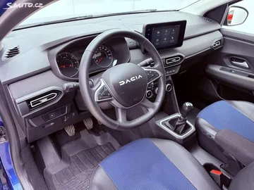 Car image 24