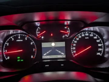 Car image 34