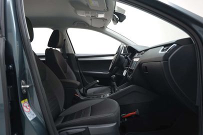 Car image 37