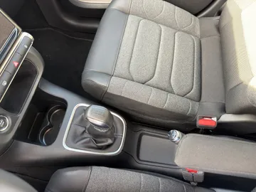 Car image 25