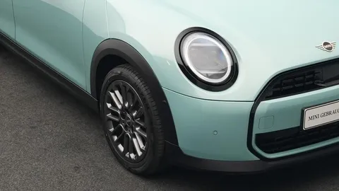 Car image 24