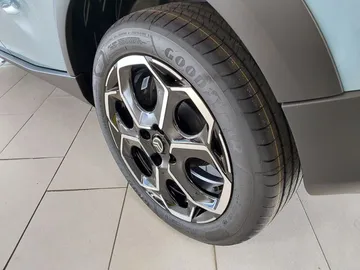 Car image 18