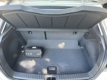 Car image 26