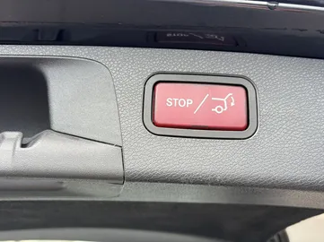 Car image 32