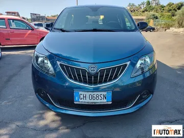 Car image 3