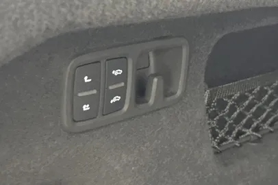 Car image 32