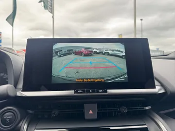 Car image 26