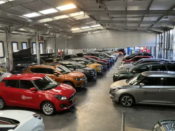 Car image 15