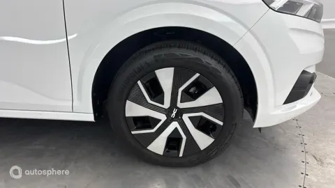 Car image 20