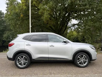Car image 25