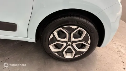 Car image 20
