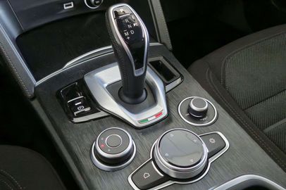 Car image 28