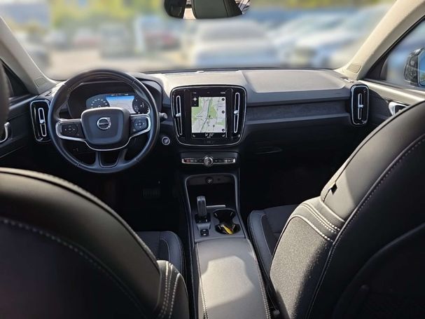 Volvo XC40 D3 AWD Geartronic Momentum 110 kW image number 8