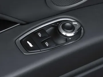 Car image 40