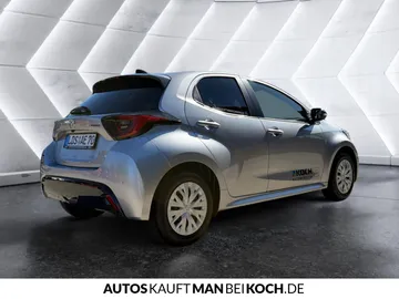 Car image 4