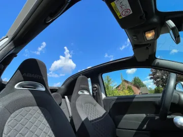 Car image 29