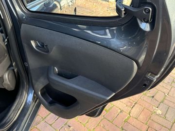 Car image 37