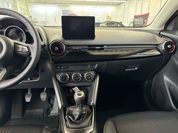 Car image 11