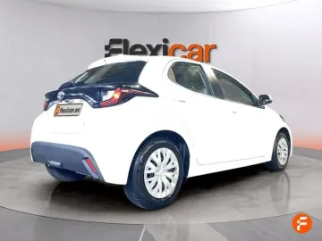 Car image 4