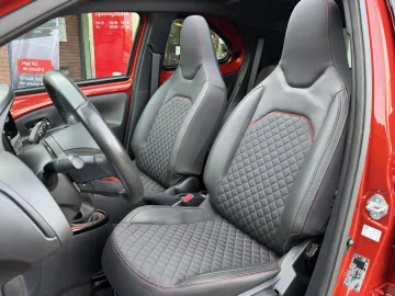 Car image 4