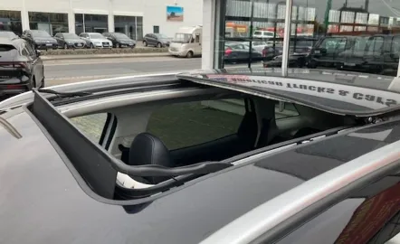 Car image 30