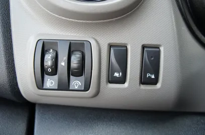 Car image 24