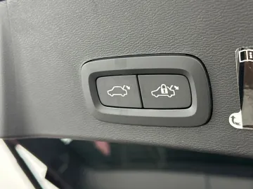 Car image 35
