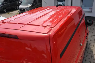 Car image 37